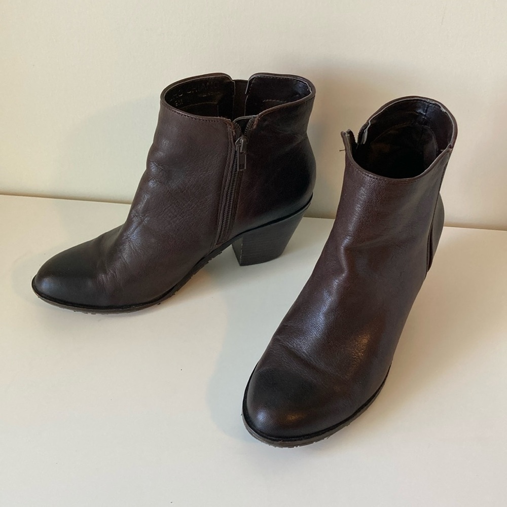 Arturo Chiang Women's Brown Zip heeled Ankle Boots US Size 9M EUC